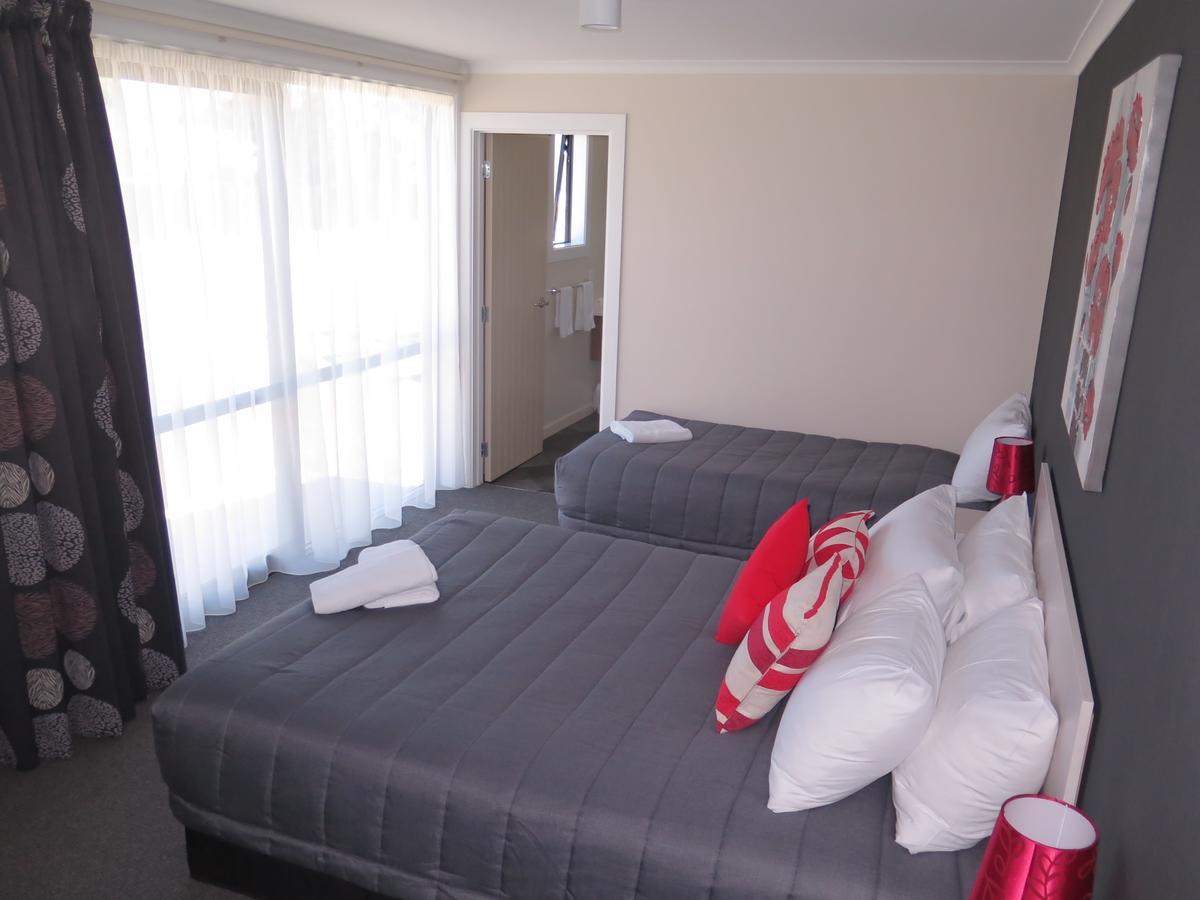 Wheels And Reels Accommodation Mossburn Экстерьер фото